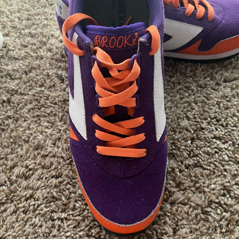 Brook’s tennis shoes